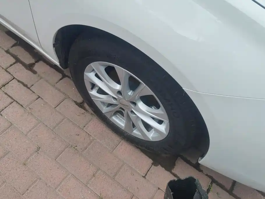 Roewe i5