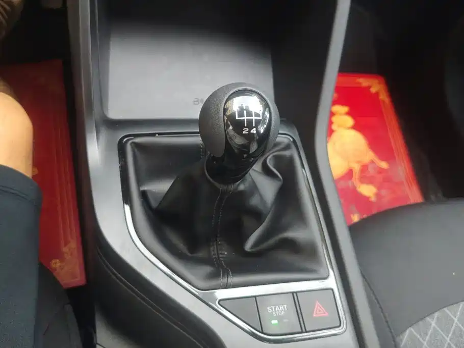 Roewe i5