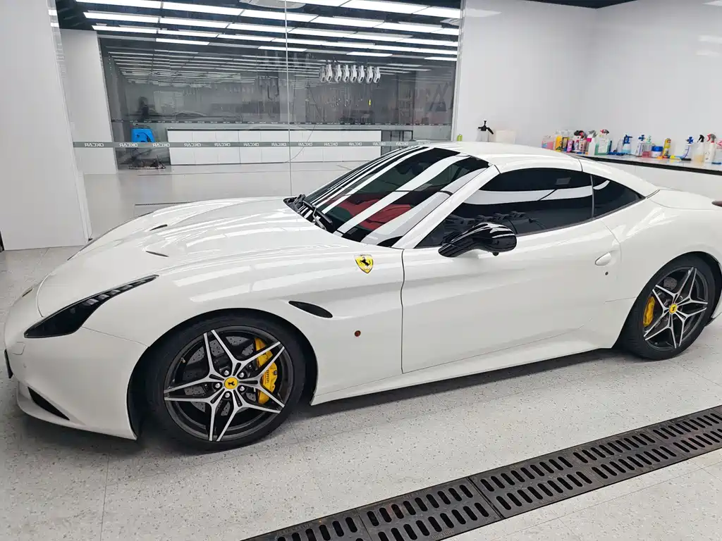 Ferrari California T