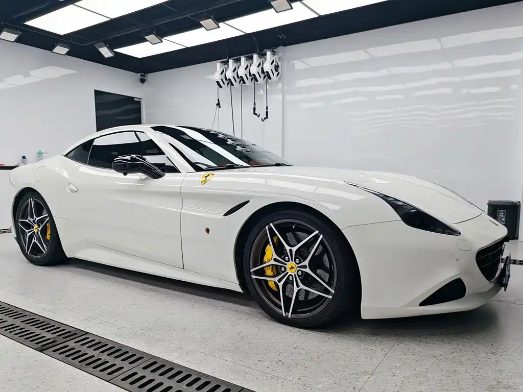 Ferrari California T
