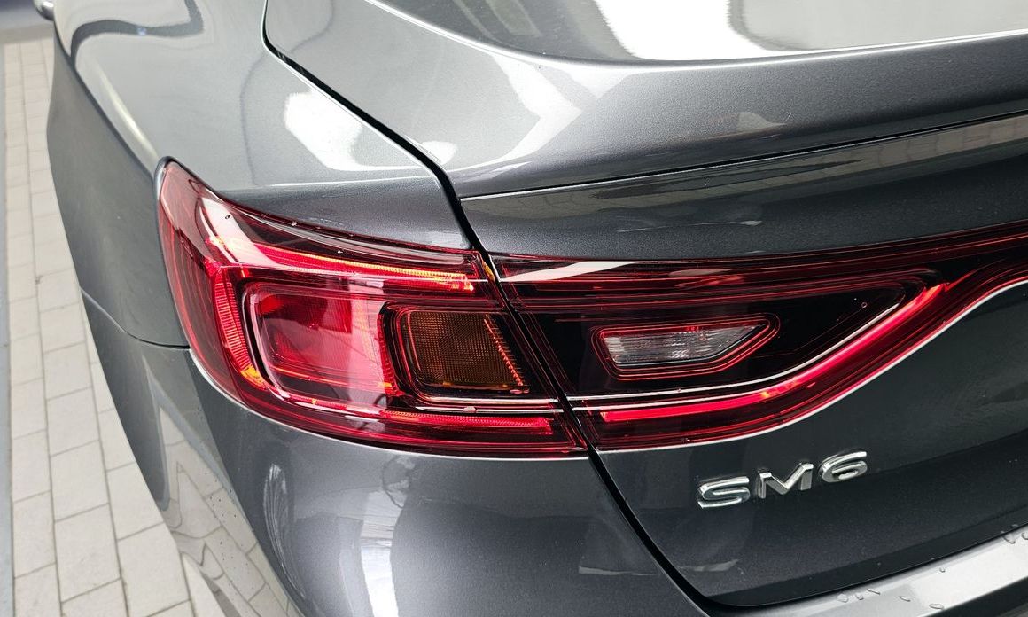 Renault SM6