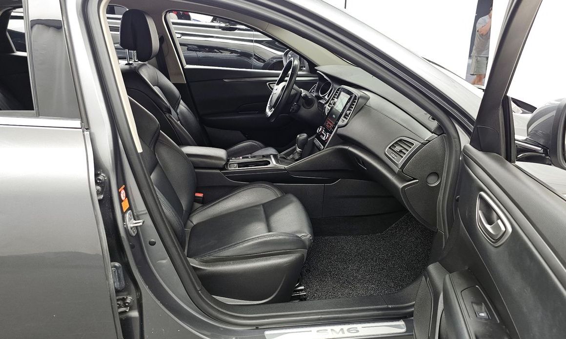 Renault SM6