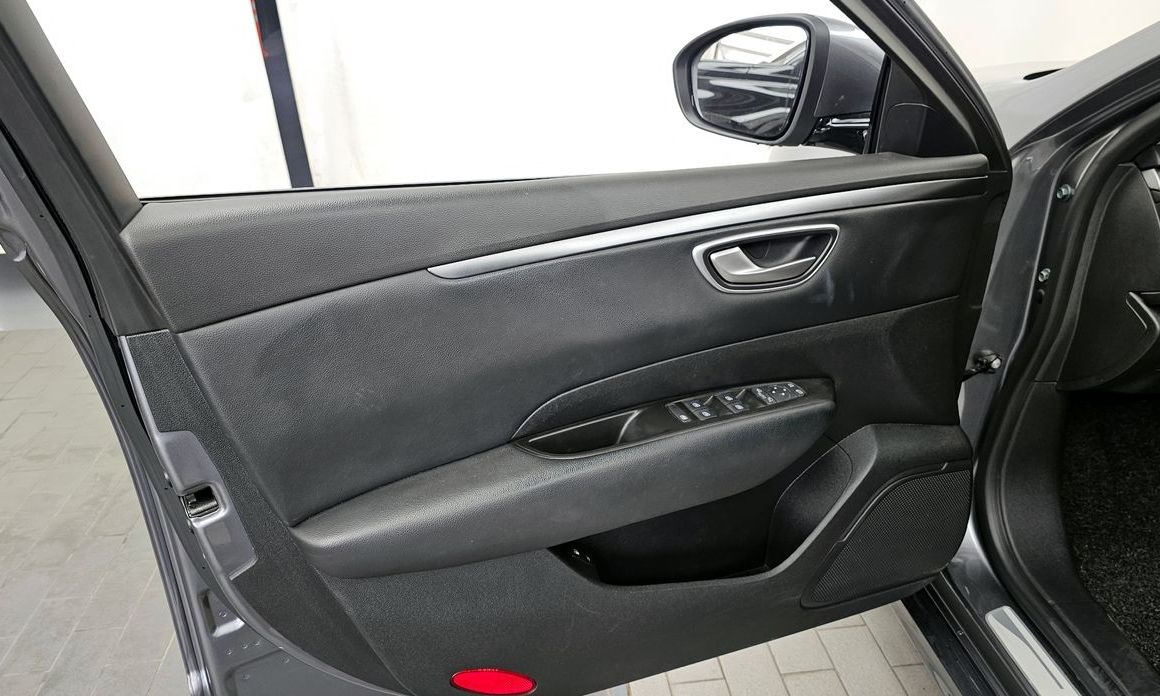 Renault SM6