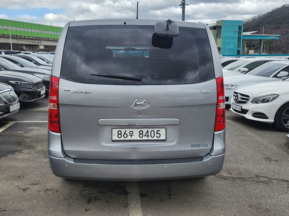 Hyundai Starex