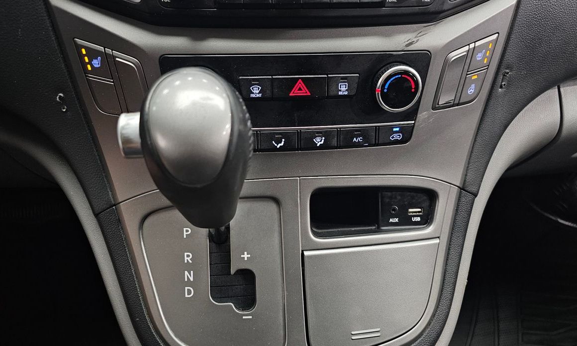 Hyundai Starex