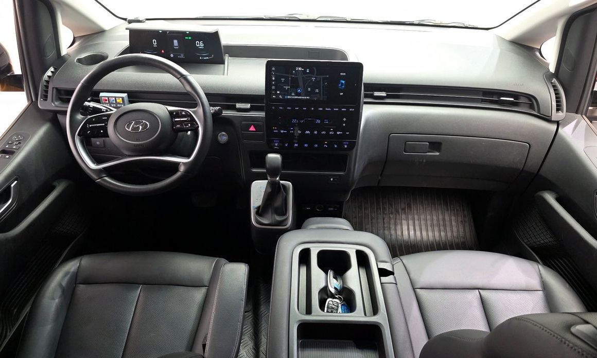 Hyundai Staria