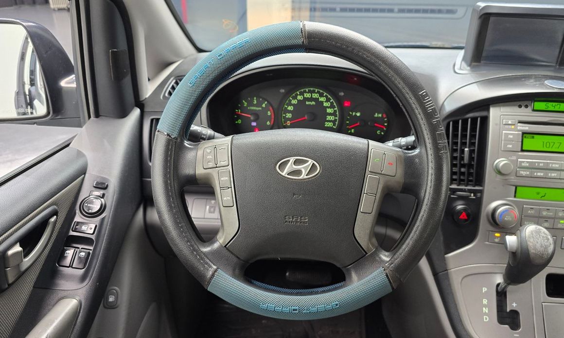 Hyundai Starex