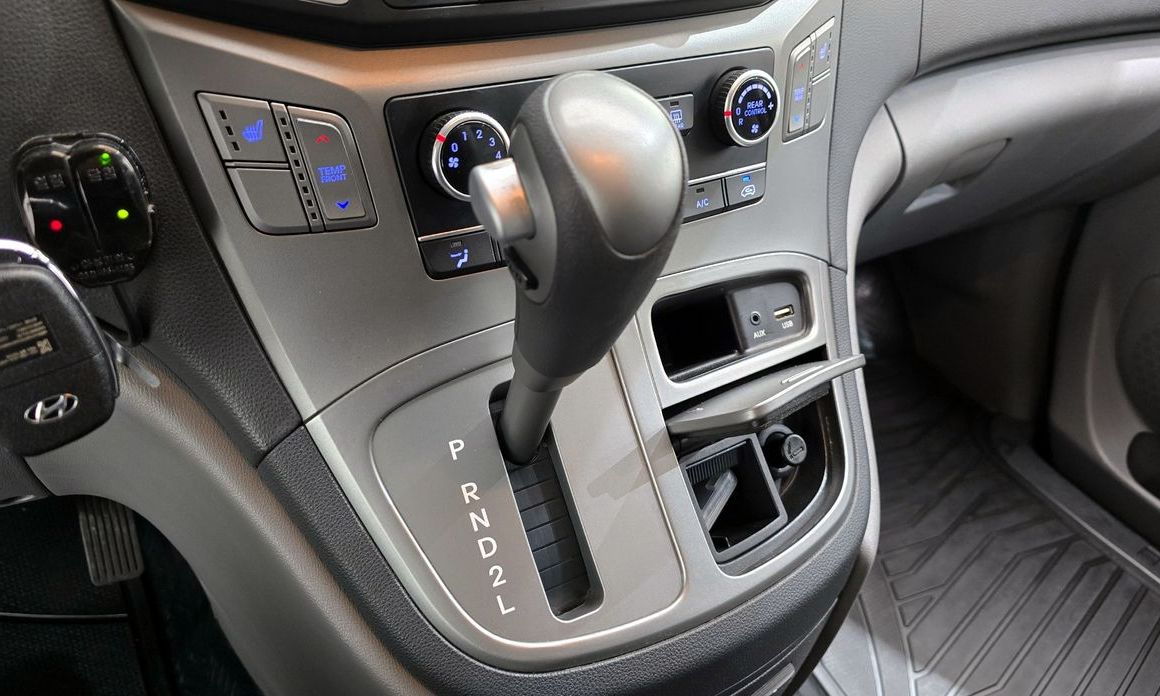 Hyundai Starex