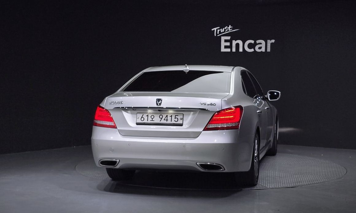 Hyundai Equus