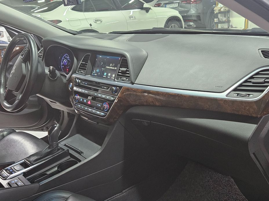 Hyundai Aslan