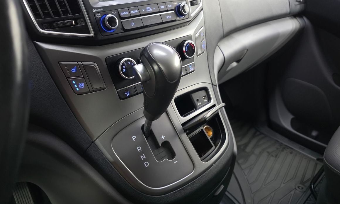 Hyundai Starex