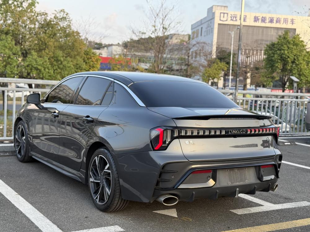 Lynk Lynk & Co 03