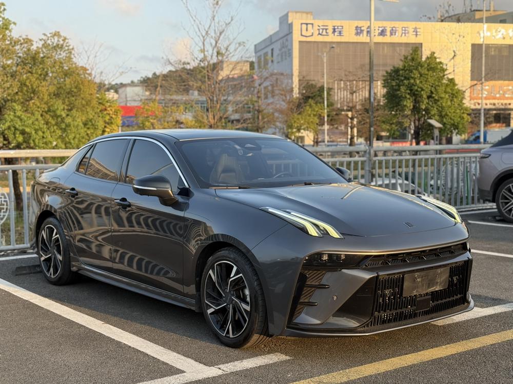 Lynk Lynk & Co 03