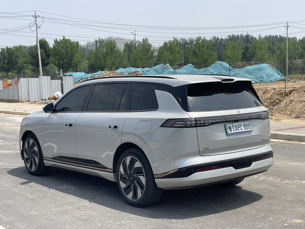 Dongfeng Yipai 奕派008