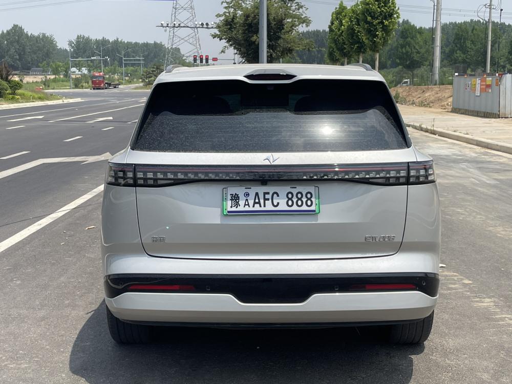 Dongfeng Yipai 奕派008