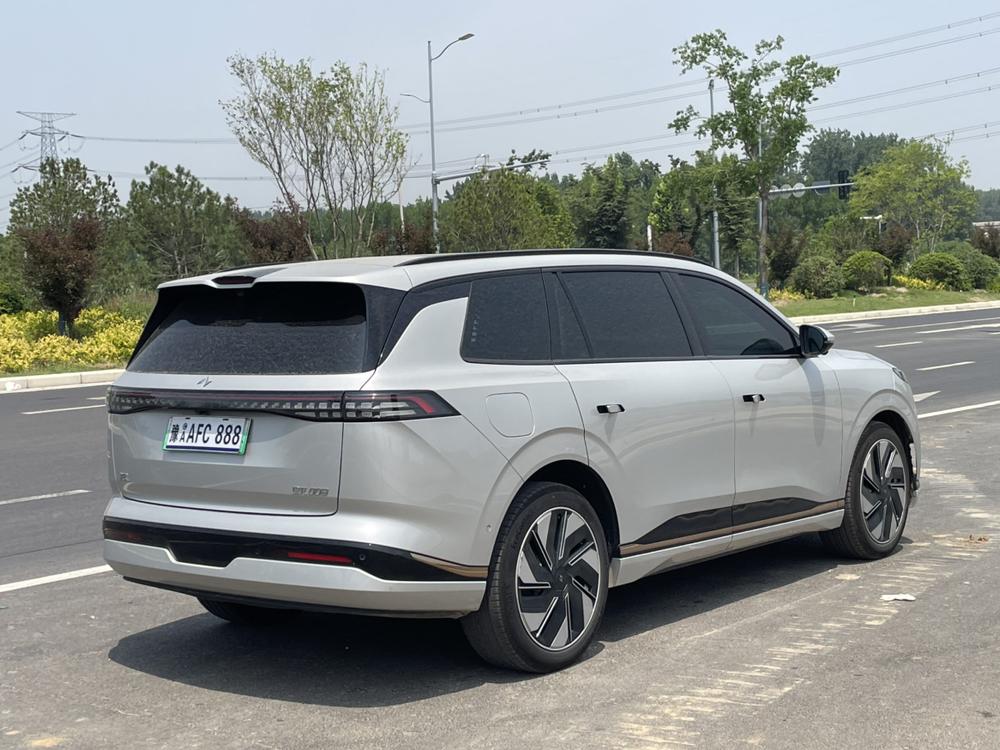 Dongfeng Yipai 奕派008