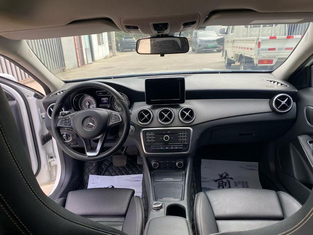 Mercedes-Benz Mercedes-Benz GLA