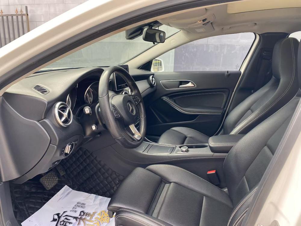 Mercedes-Benz Mercedes-Benz GLA