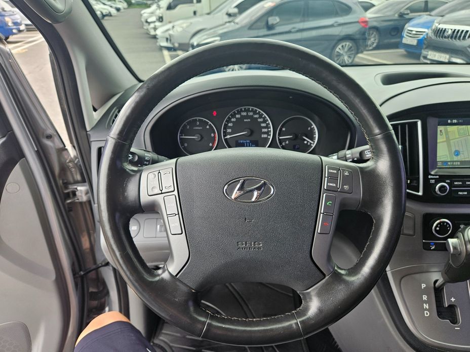 Hyundai Starex