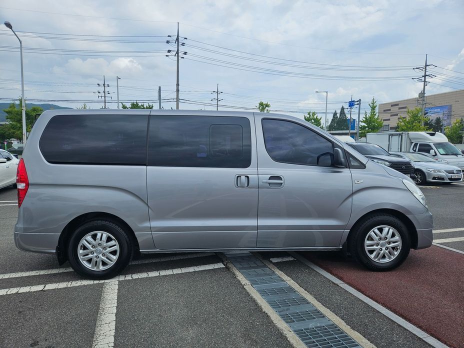 Hyundai Starex