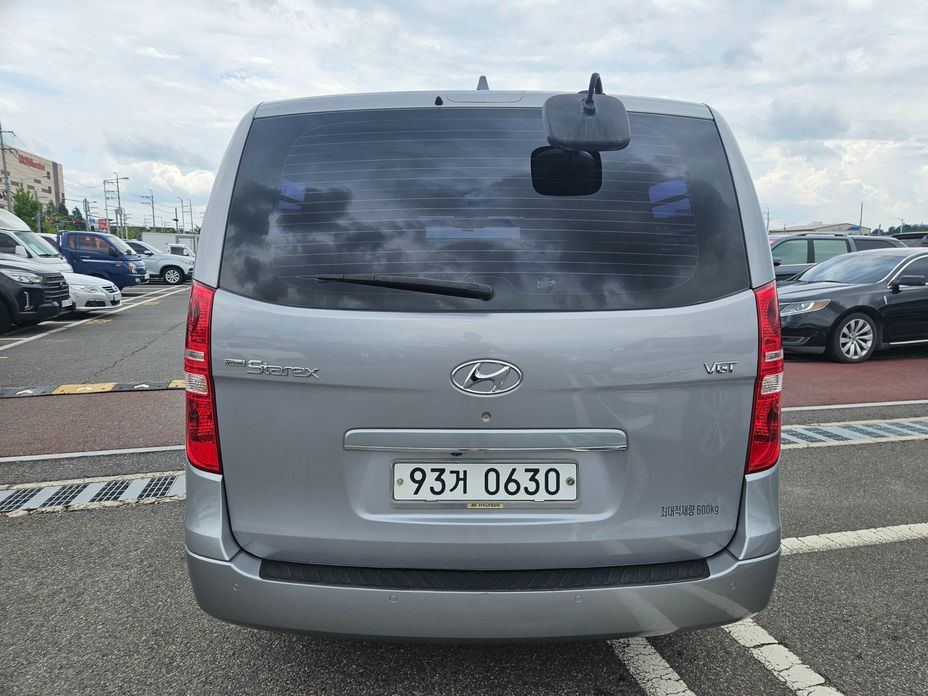 Hyundai Starex