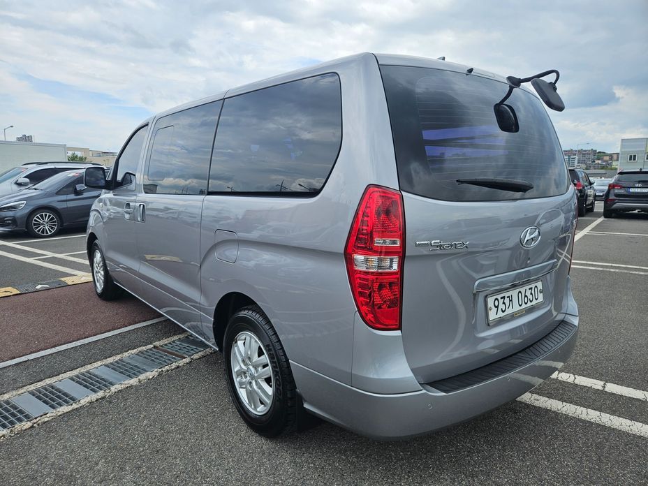 Hyundai Starex