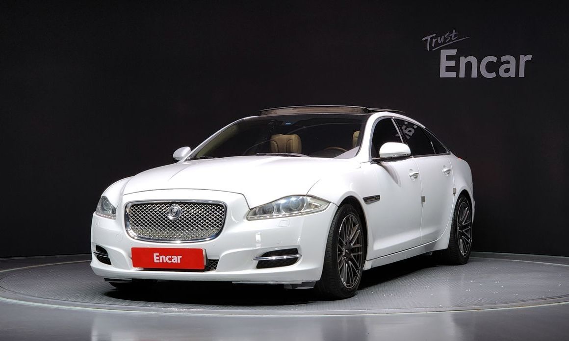 Jaguar XJ