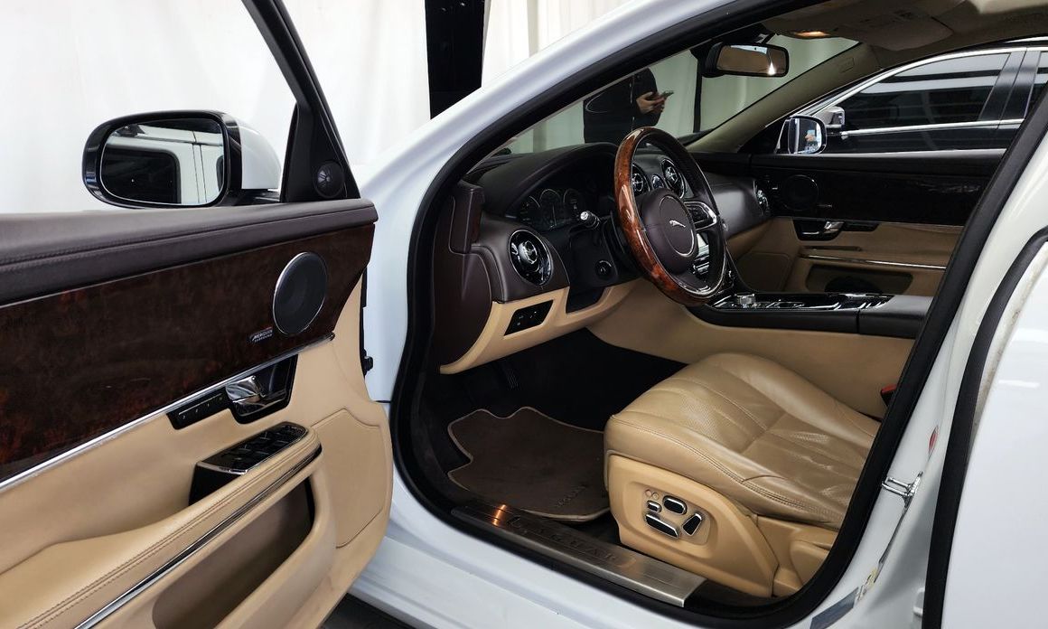 Jaguar XJ