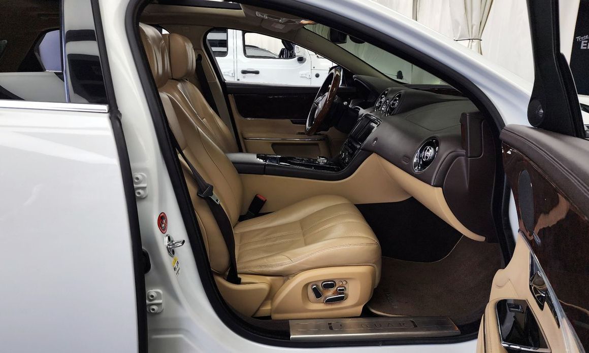 Jaguar XJ