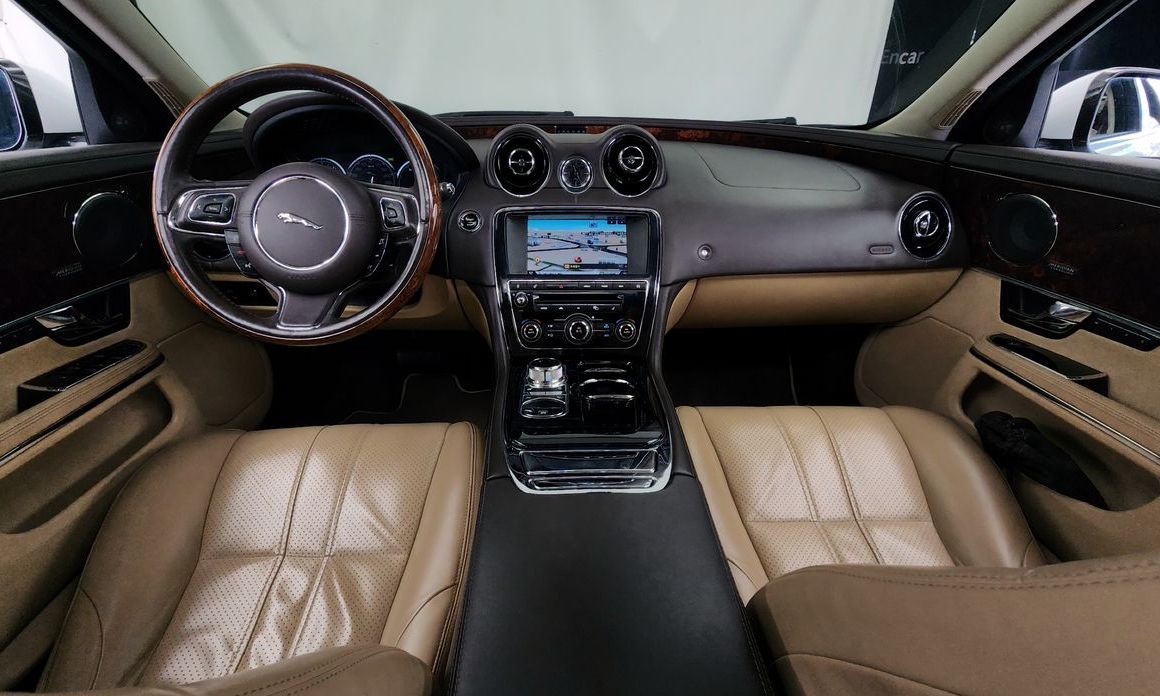 Jaguar XJ