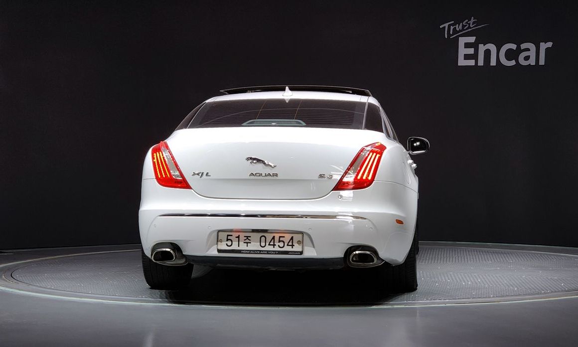 Jaguar XJ