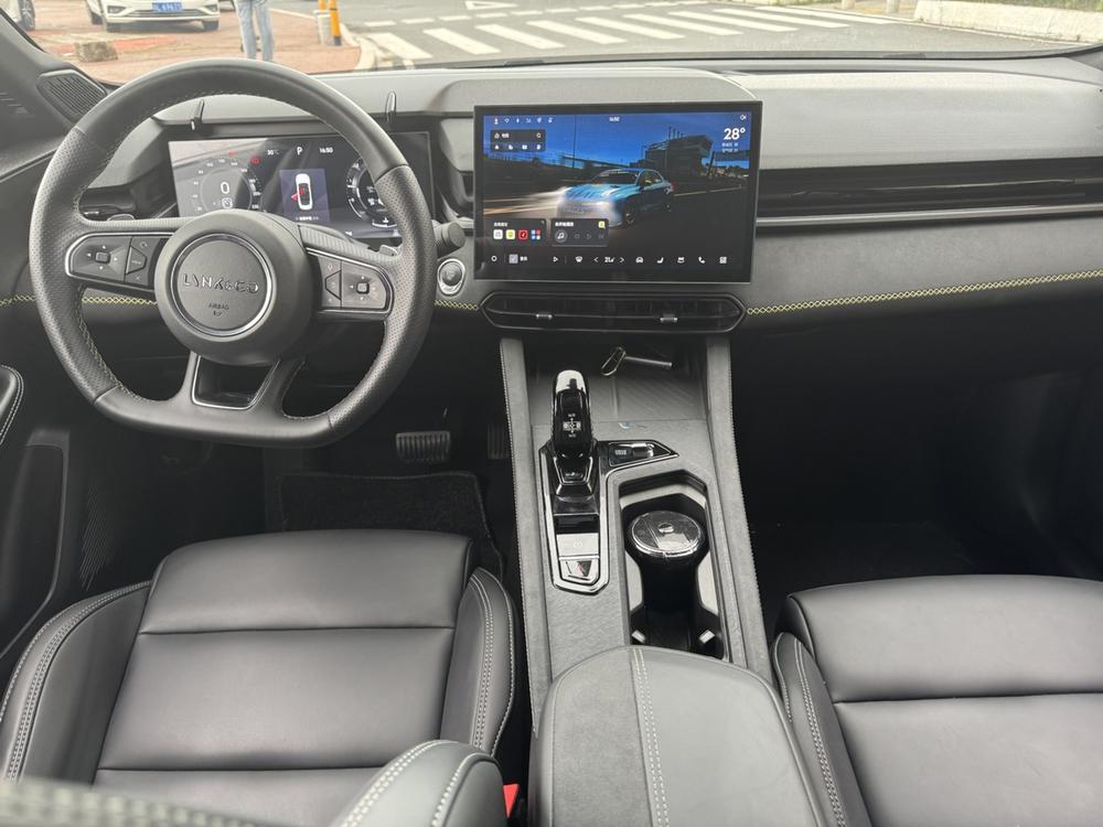 Lynk Lynk & Co 03