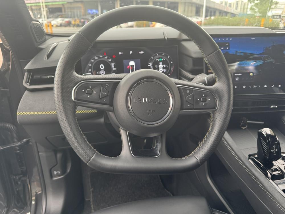 Lynk Lynk & Co 03