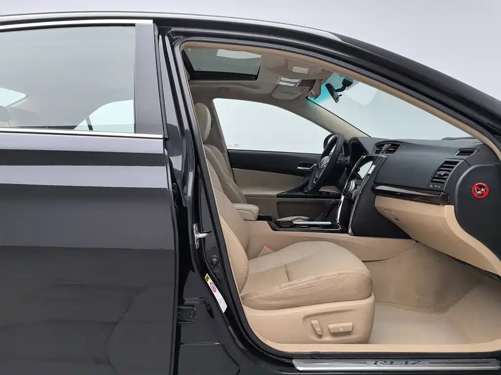 Toyota Reiz