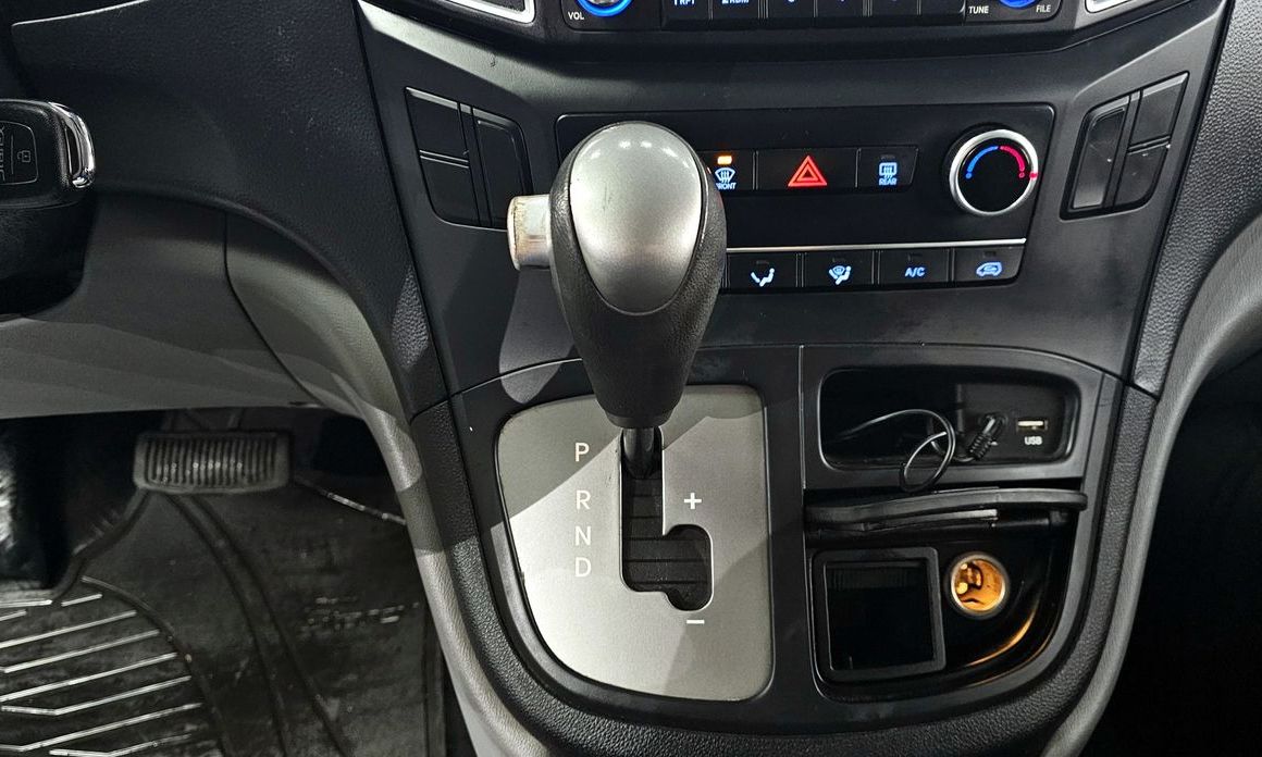 Hyundai Starex