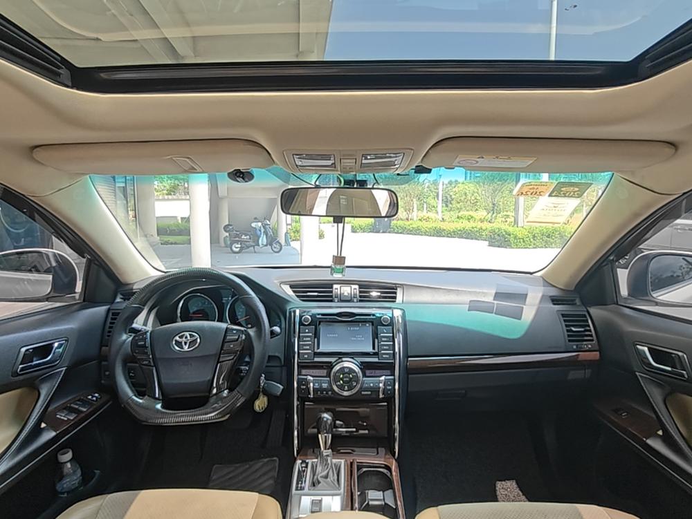 Toyota Reiz