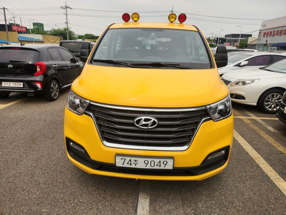 Hyundai Starex