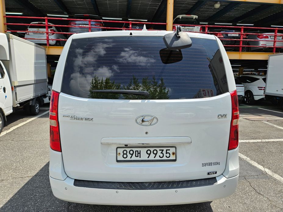 Hyundai Starex