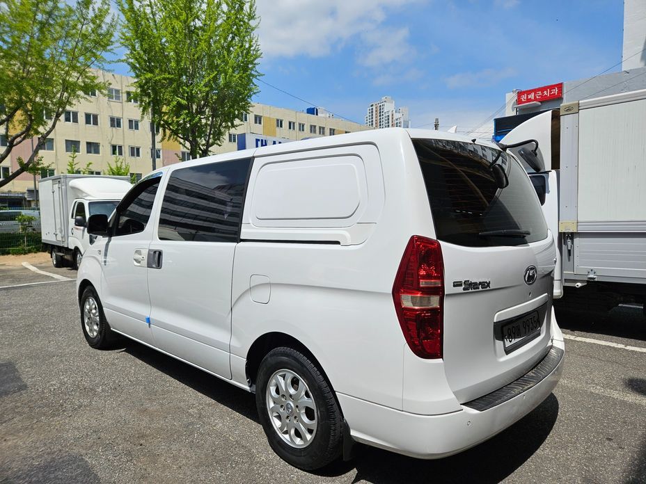 Hyundai Starex
