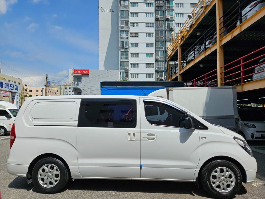 Hyundai Starex