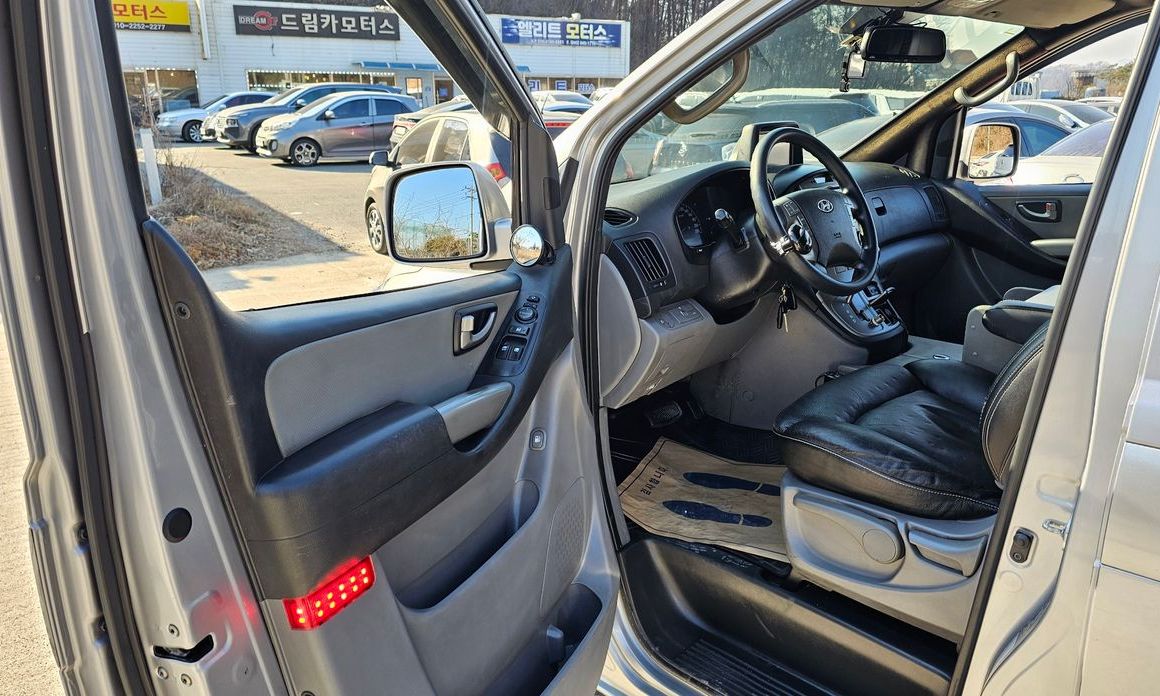 Hyundai Starex