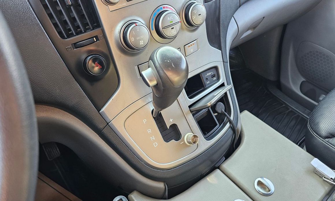 Hyundai Starex