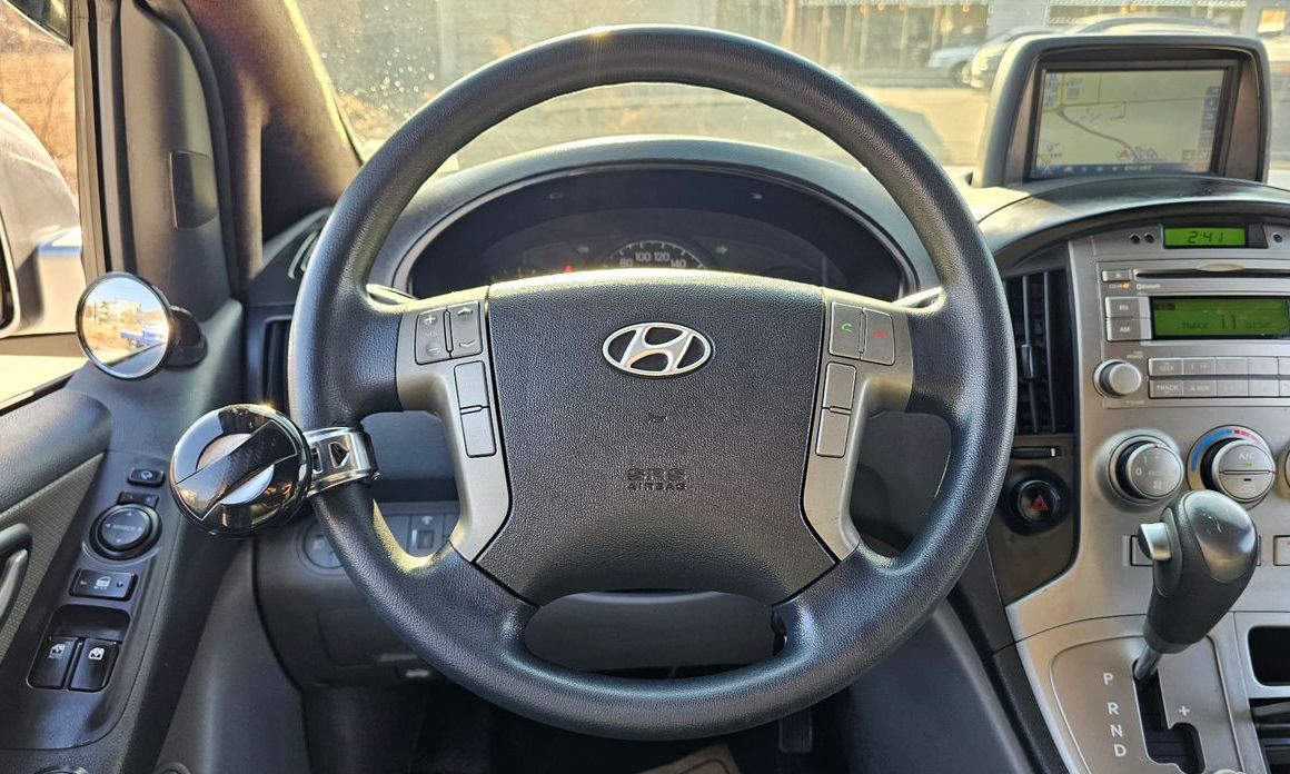 Hyundai Starex