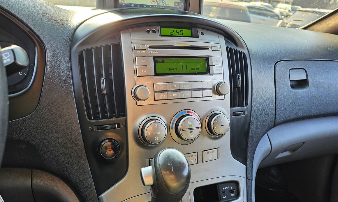 Hyundai Starex