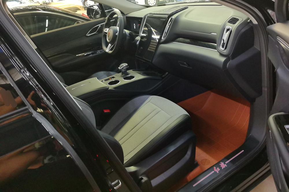 Hongqi Hongqi HS3