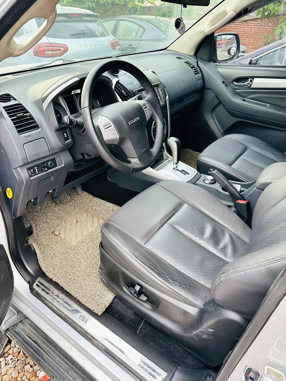 Isuzu mu-X