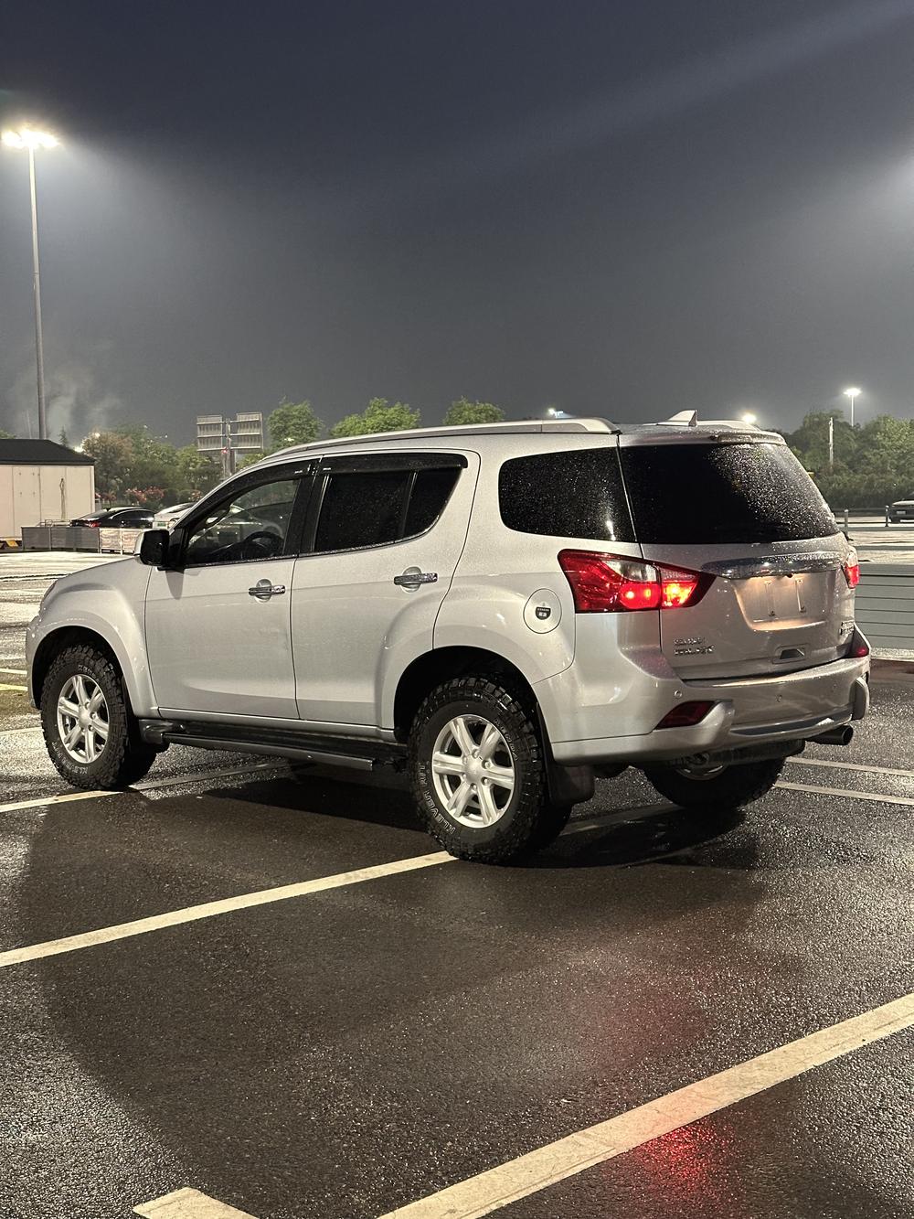 Isuzu mu-X
