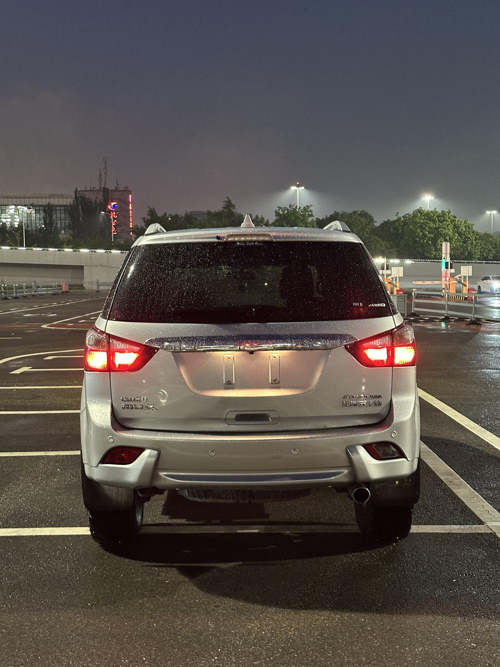 Isuzu mu-X