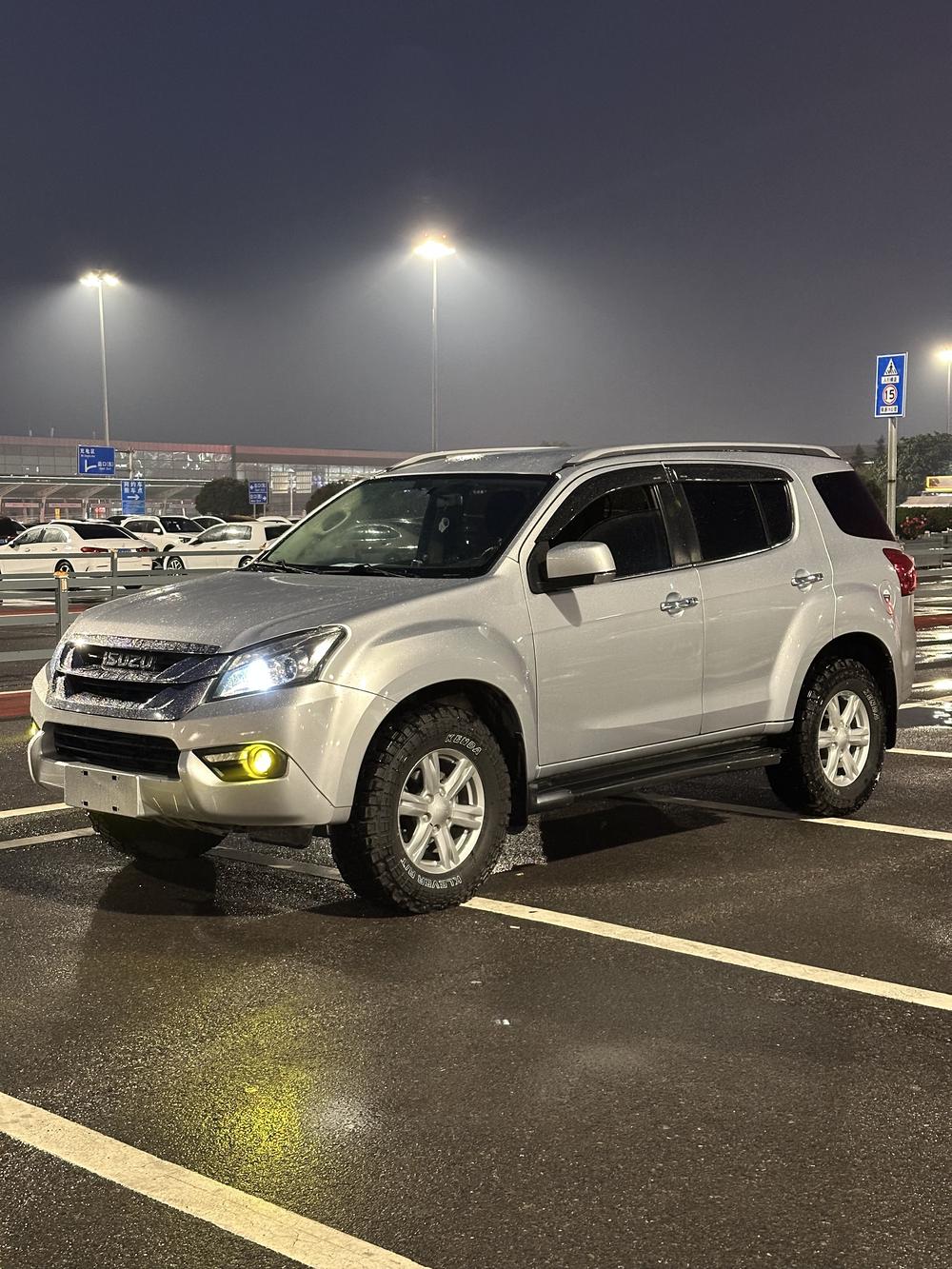 Isuzu mu-X