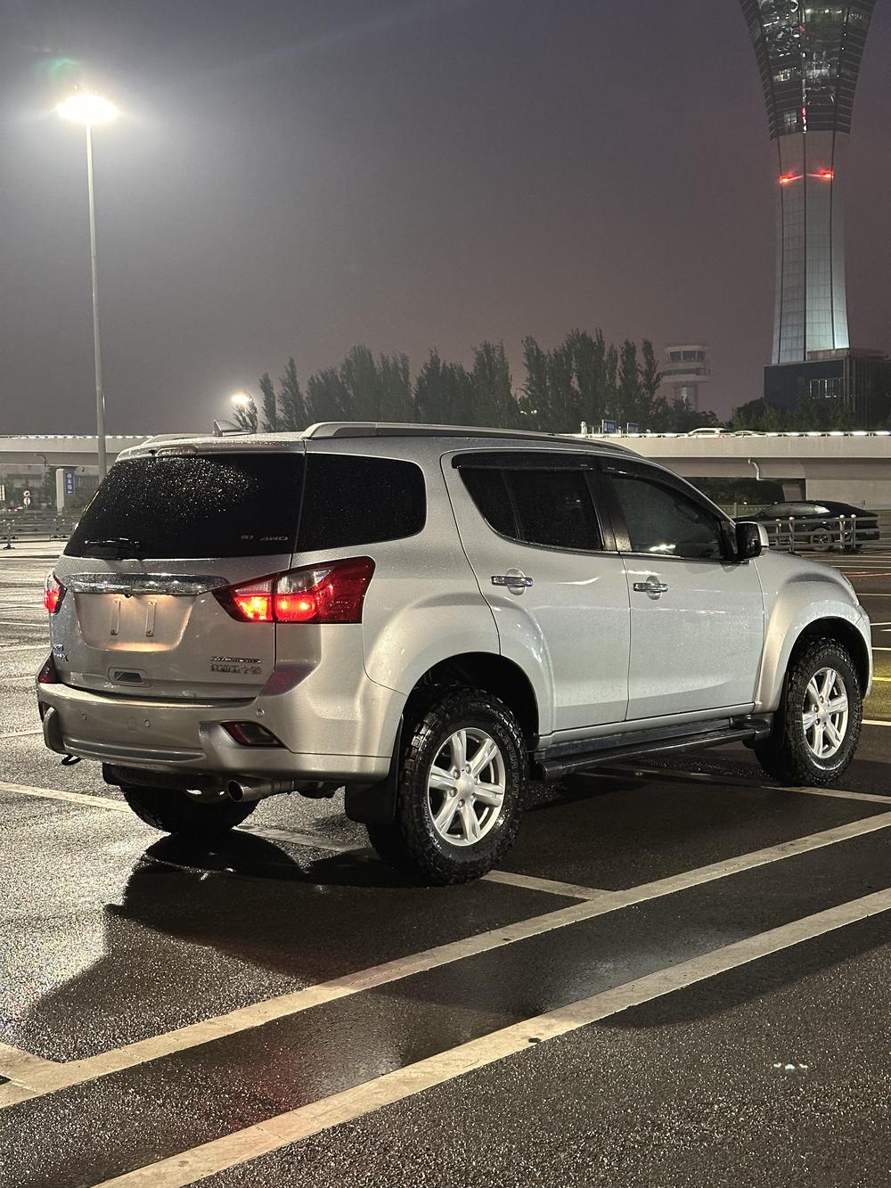 Isuzu mu-X